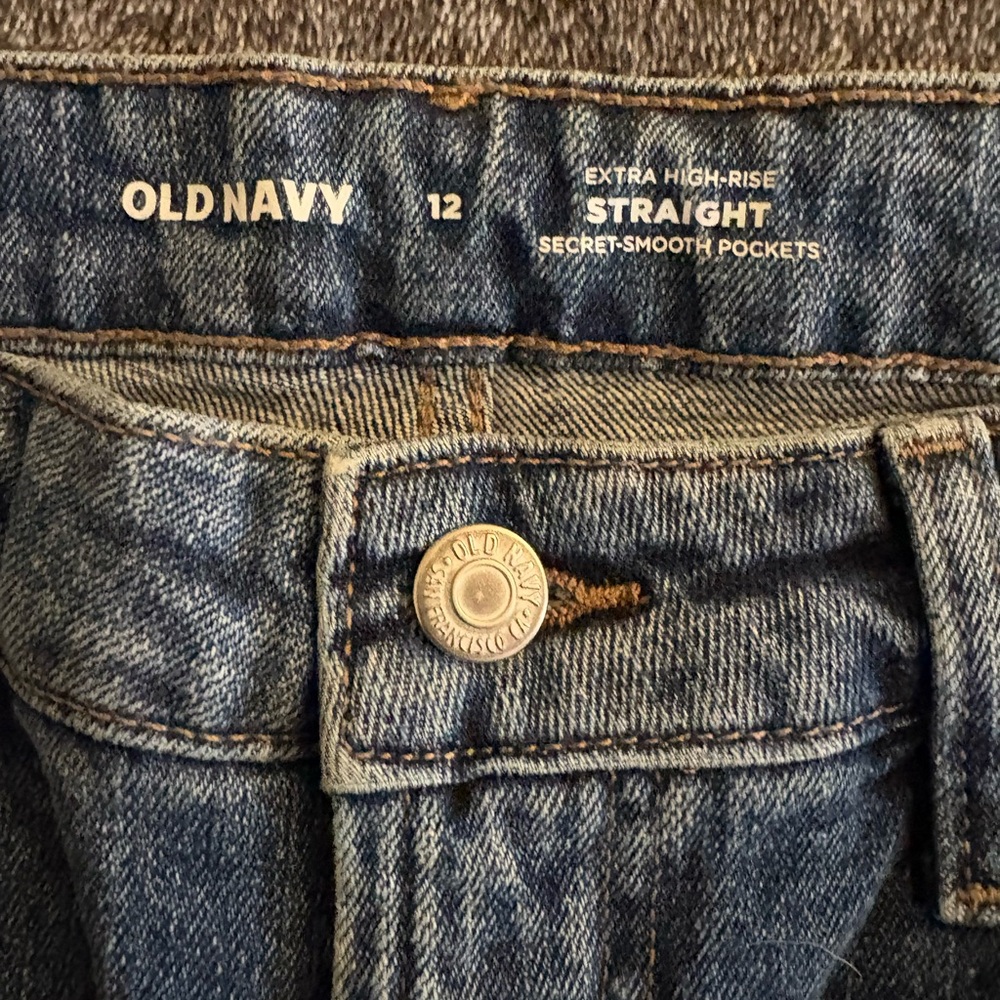 Old Navy Extra High Rise Straight Secret Smooth Pockets - Picture 7 of 15
